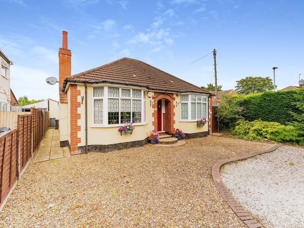 2 bed detached bungalow for sale in Ampthill Road, Kempston, Bedford MK42, £350,000