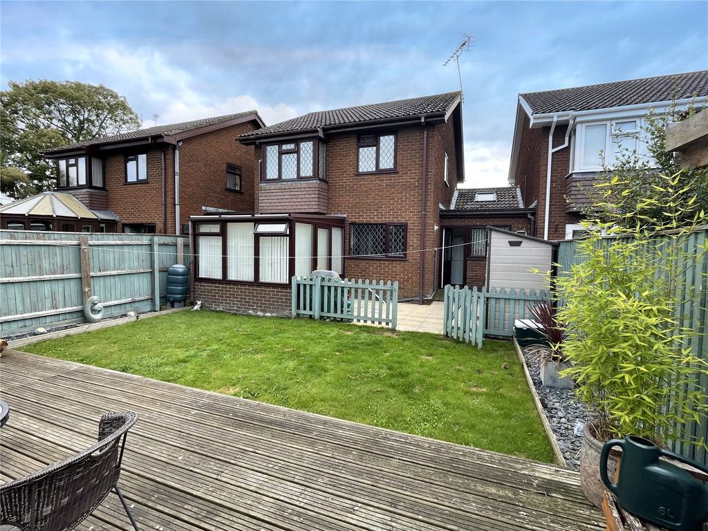 3 bed link-detached house for sale in Hinchliffe Close, Poole BH15, £380,000