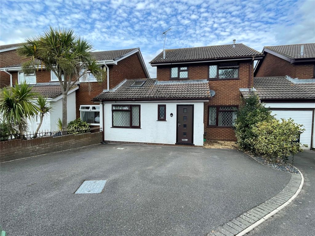 3 bed link-detached house for sale in Hinchliffe Close, Poole BH15, £380,000