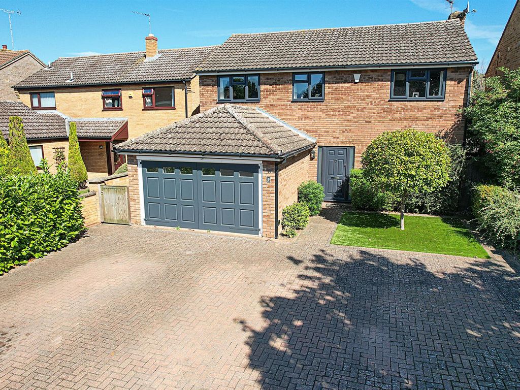 4 bed detached house for sale in Tom Jennings Close, Newmarket CB8, £485,000