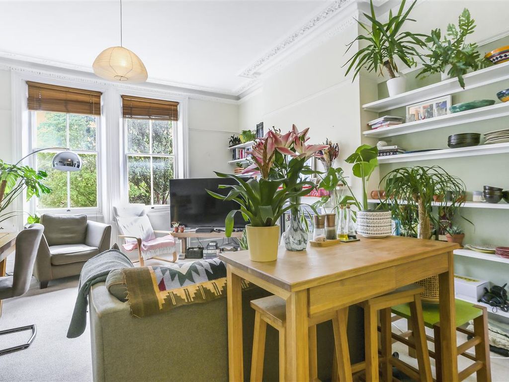 2 bed flat for sale in Dalmeny Road, London N7, £625,000