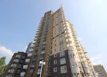 Room to rent in Cascades Tower, 2-4 Westferry Road, London E14, £1,600 pcm
