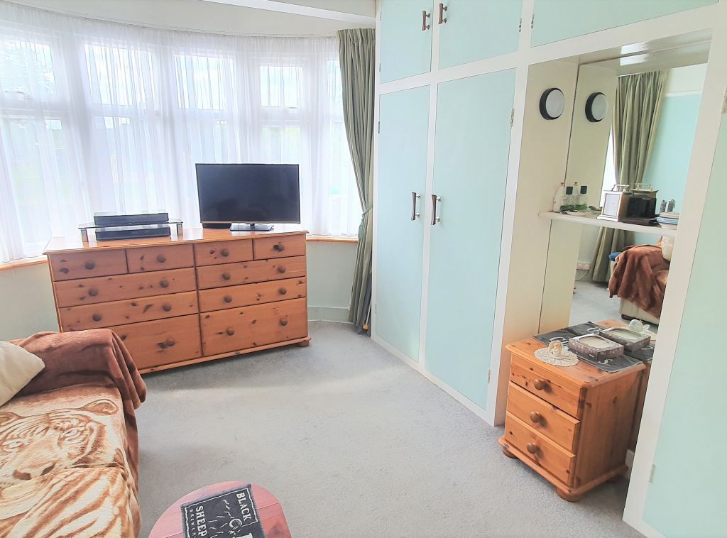 3 bed end terrace house for sale in Parkside Gardens, East Barnet, Barnet EN4, £600,000