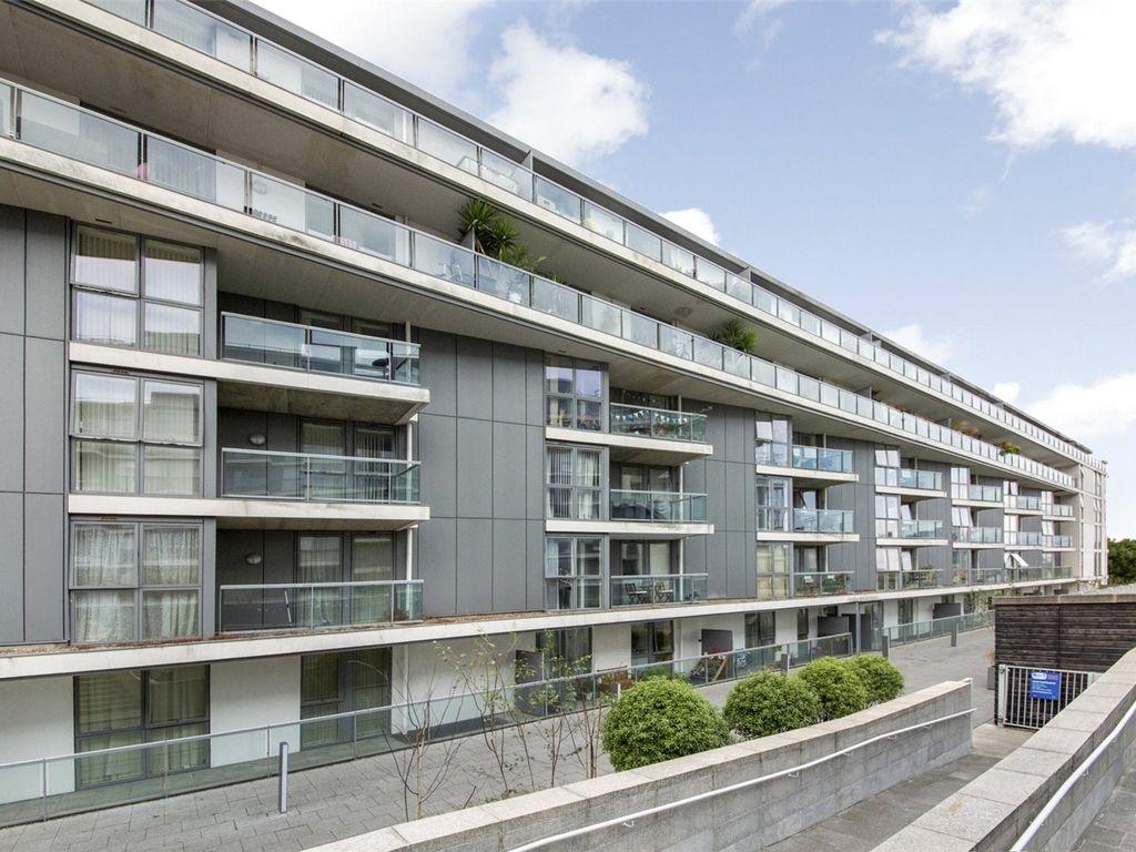 2 bed flat for sale in Banning Street, Greenwich SE10, £390,000