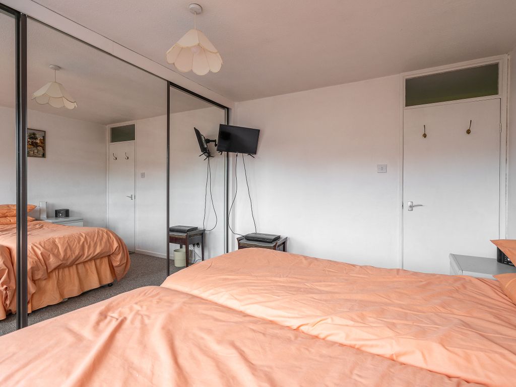 4 bed detached house for sale in Mortonhall Park Loan, Edinburgh EH17, £360,000