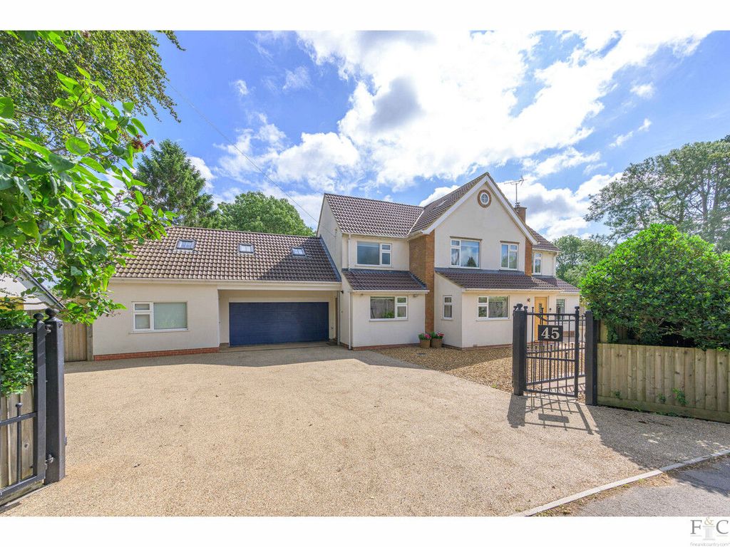 5 bed detached house for sale in Leicester Road, Kibworth Harcourt LE8, £850,000