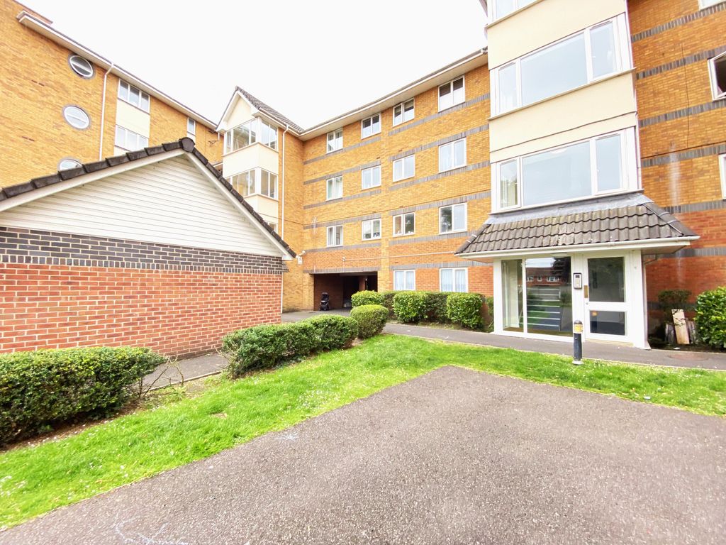 2 bed flat to rent in Winslet Place, Oxford Road, Reading RG30, £1,250 pcm