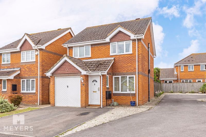 3 bed detached house for sale in Kingfisher Way, Christchurch BH23, £525,000