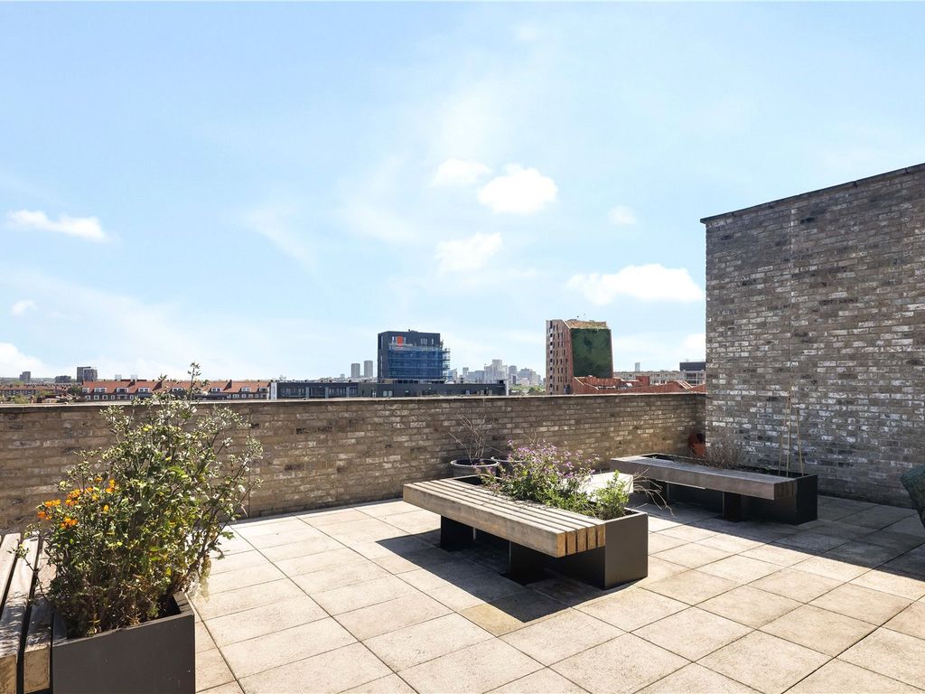 1 bed flat for sale in Rosina Street, Homerton, London E9, £360,000