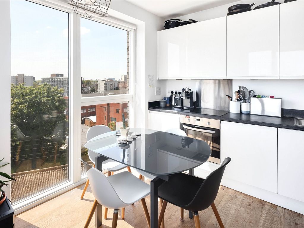 1 bed flat for sale in Rosina Street, Homerton, London E9, £360,000