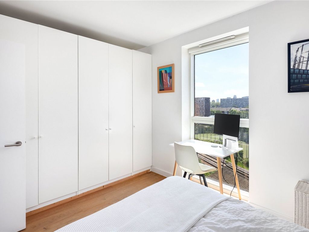 1 bed flat for sale in Rosina Street, Homerton, London E9, £360,000