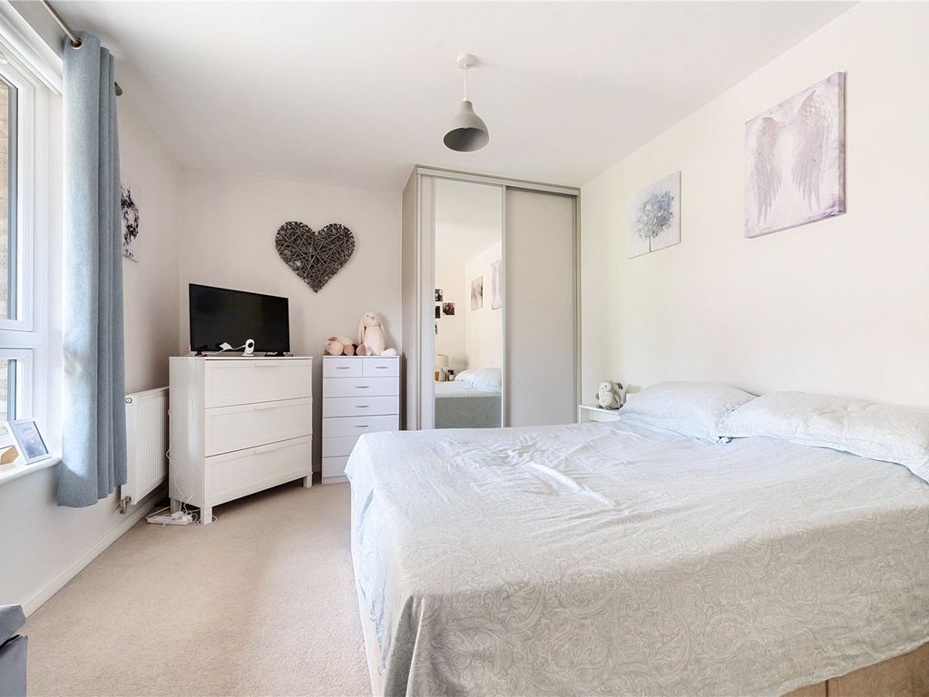 1 bed flat for sale in Dollis Valley Drive, Barnet EN5, £360,000