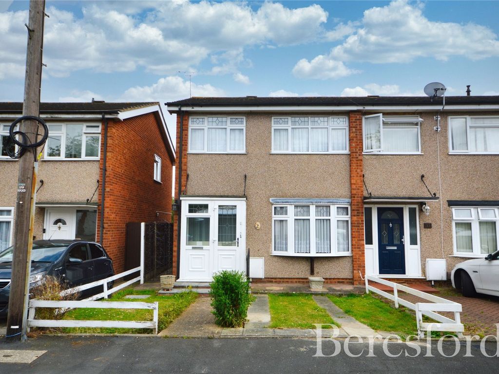 3 bed semi-detached house for sale in Bamford Way, Romford RM5, £350,000