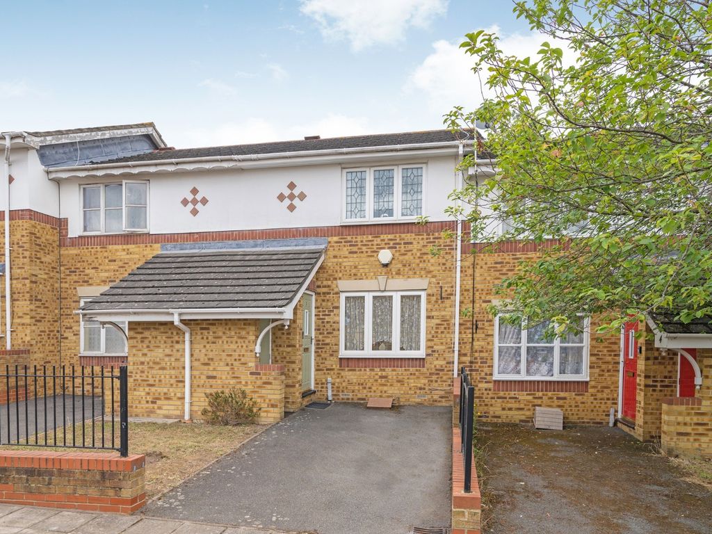 2 bed terraced house for sale in Sissinghurst Close, Bromley, Kent BR1, £385,000