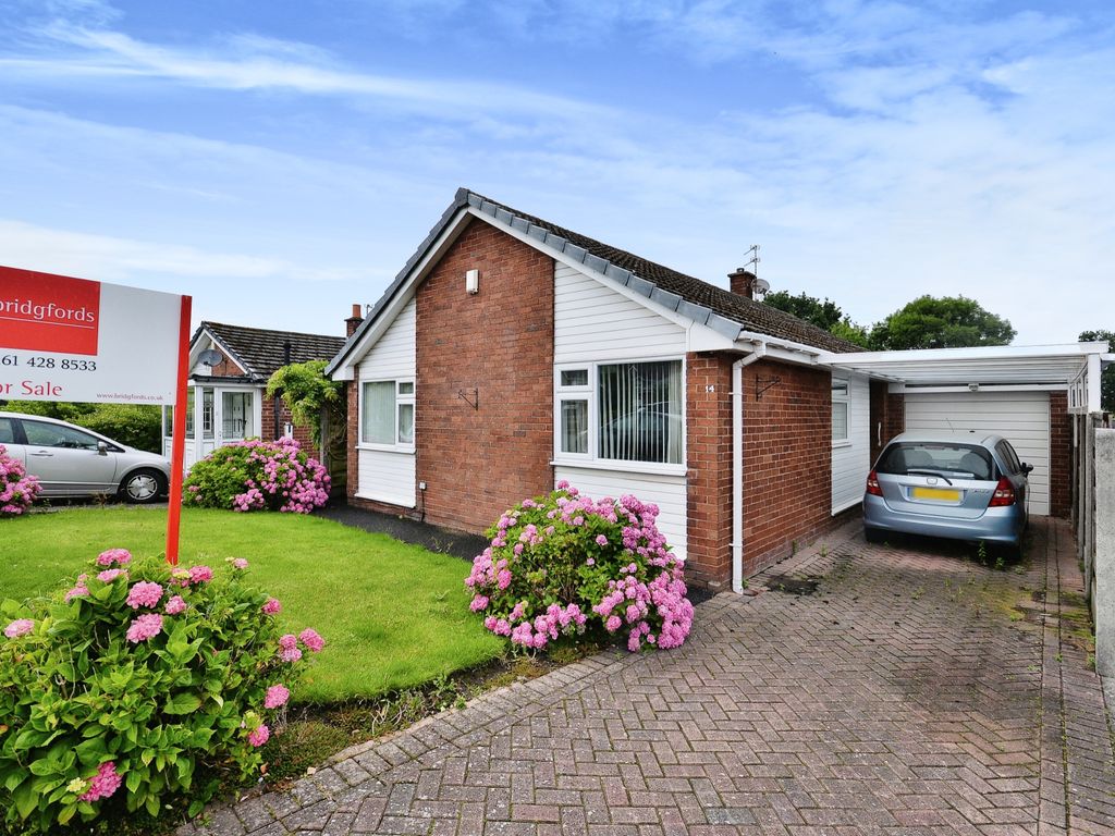 3 bed bungalow for sale in Keswick Avenue, Gatley, Cheadle, Greater Manchester SK8, £325,000