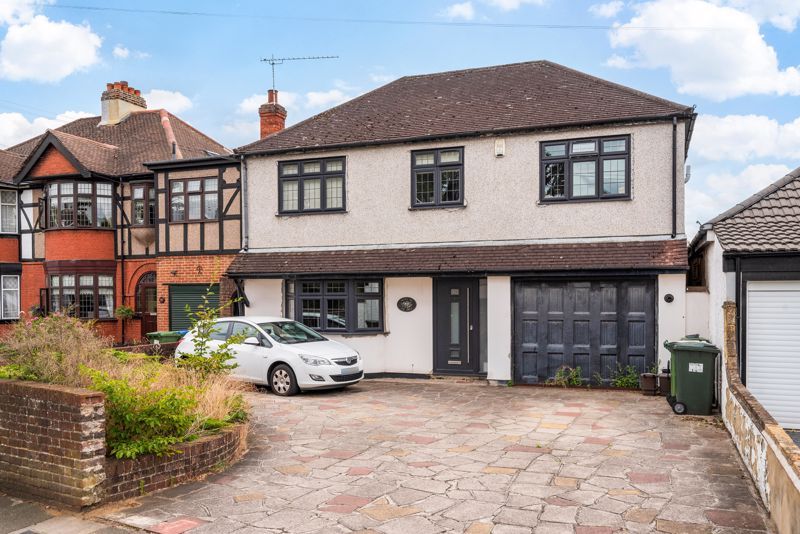 5 bed detached house for sale in The Drive, Bexley DA5, £875,000