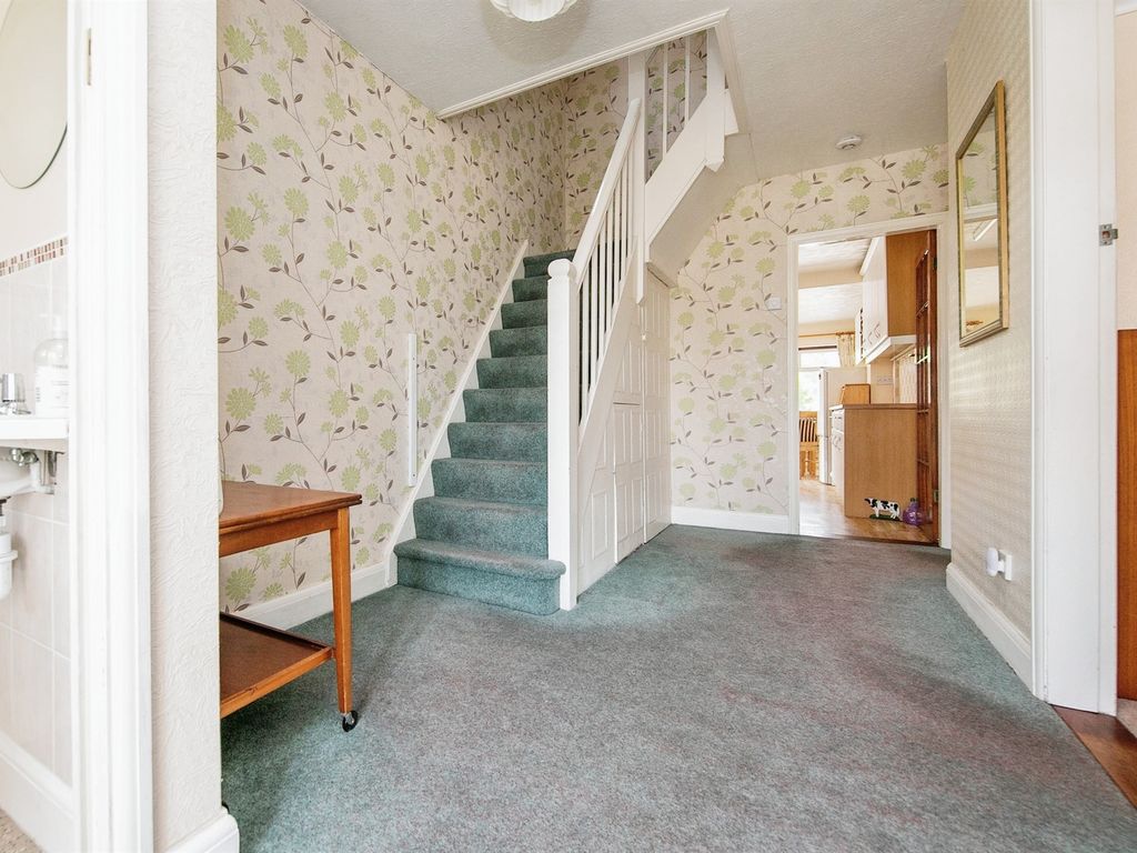 3 bed detached house for sale in Chilton Road, Ipswich IP3, £395,000