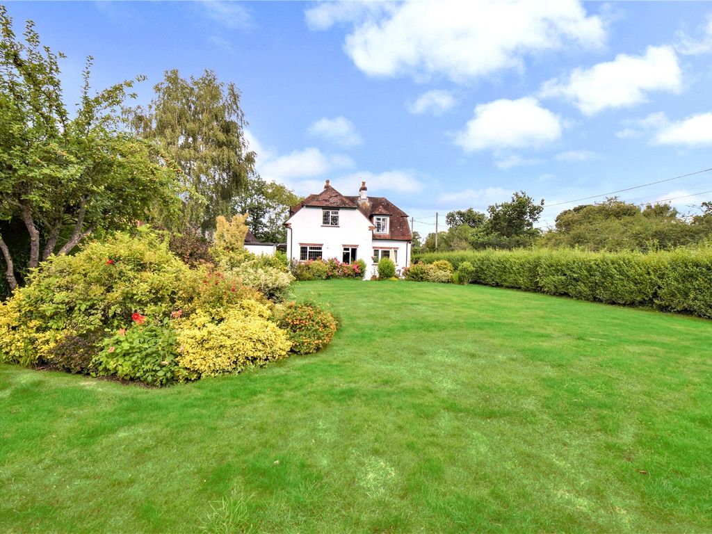 3 bed detached house for sale in Penwood Road, Wash Water, Newbury, Hampshire RG20, £610,000