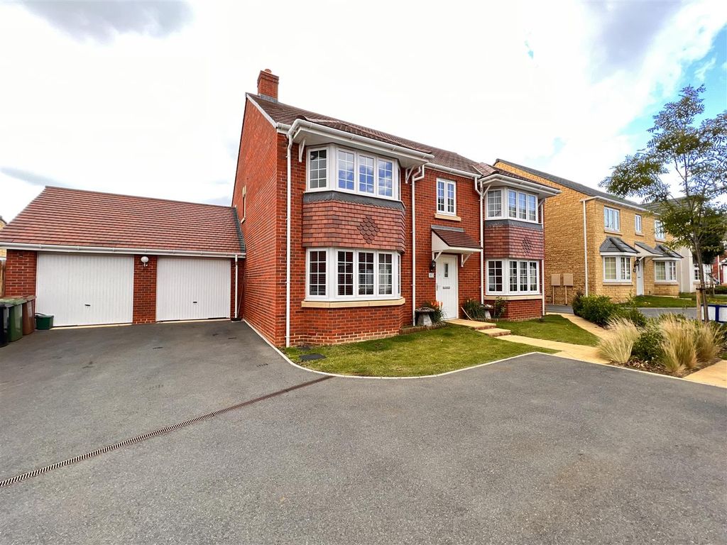 5 bed detached house for sale in Cozens Grove, Shrivenham, Swindon SN6, £600,000