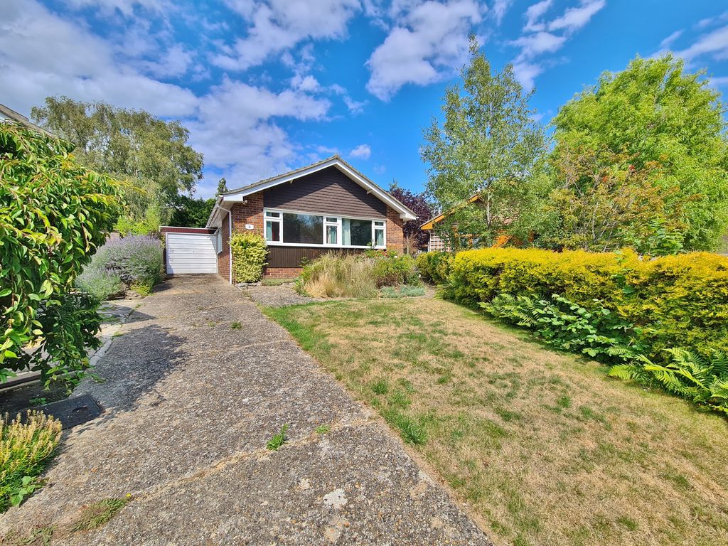3 bed detached bungalow for sale in Hillary Close, Fareham PO16, £360,000