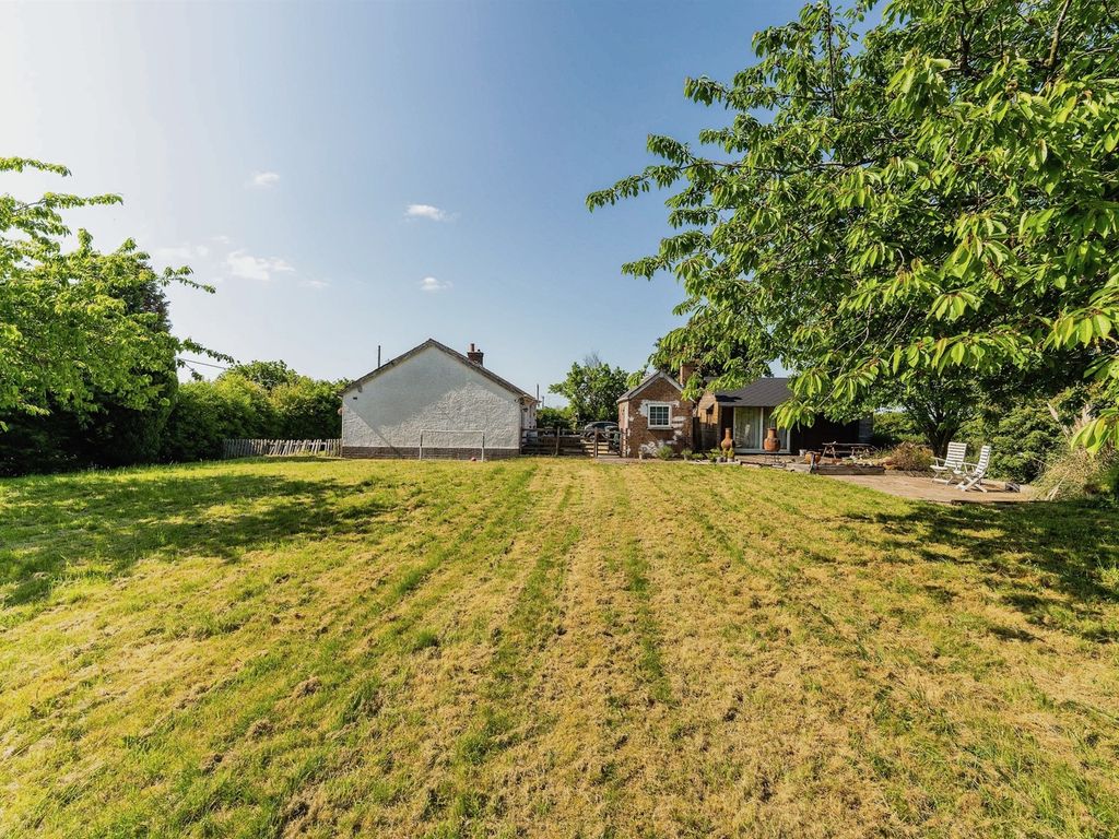 2 bed detached bungalow for sale in How End Road, Houghton Conquest, Bedford MK45, £625,000