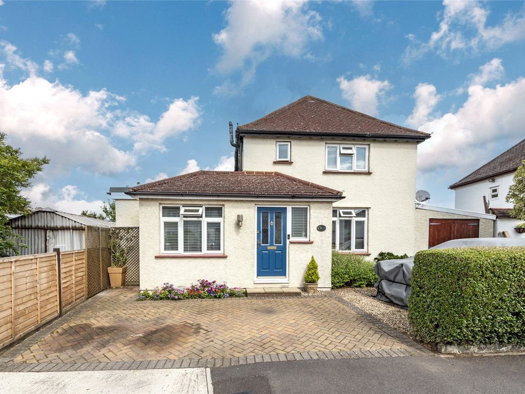 3 bed detached house for sale in Fullers Avenue, Surbiton KT6, £600,000