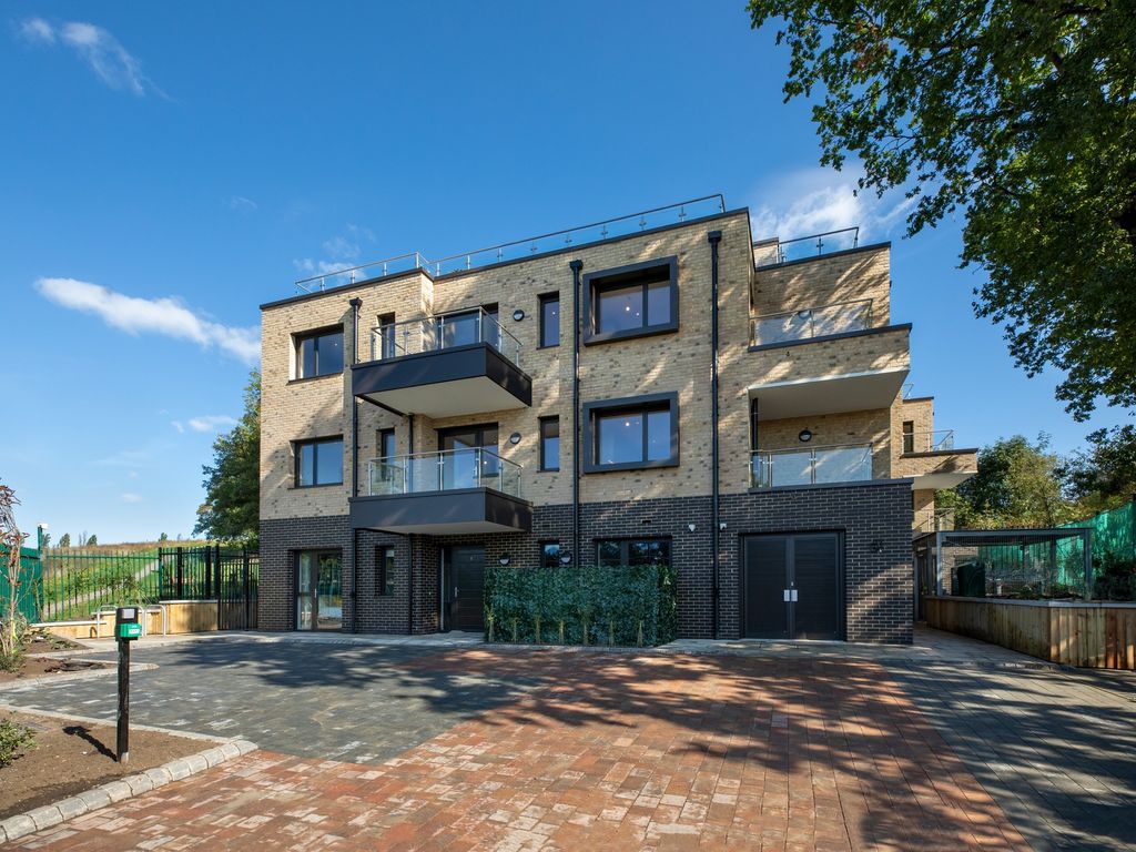 New home, 3 bed flat for sale in Bridgehill Close, Wembley HA0, £635,000