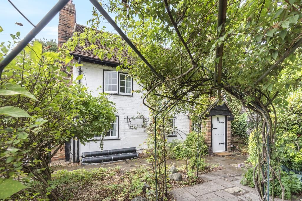 3 bed cottage for sale in Hurley Village, Between Henley And Marlow SL6, £600,000