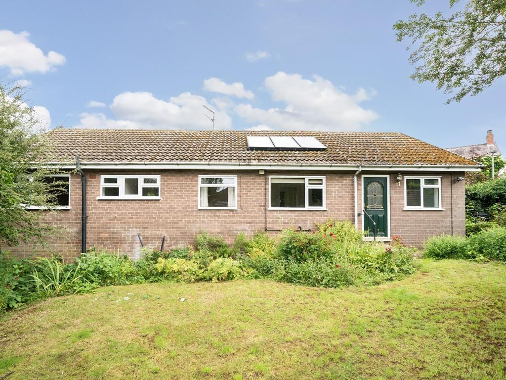 3 bed detached bungalow for sale in Beech Close, Tadcaster LS24, £325,000