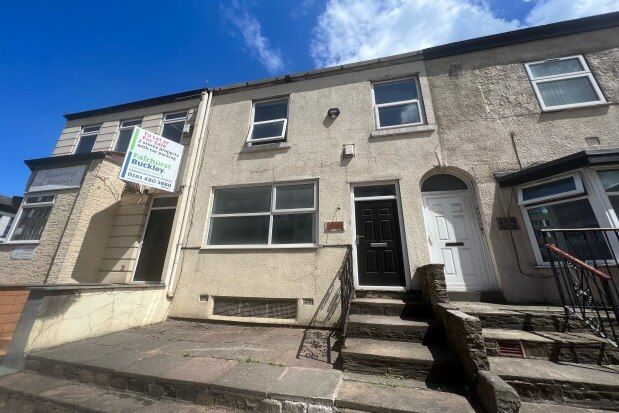 2 bed flat to rent in Wellington Road South, Stockport SK1, £950 pcm