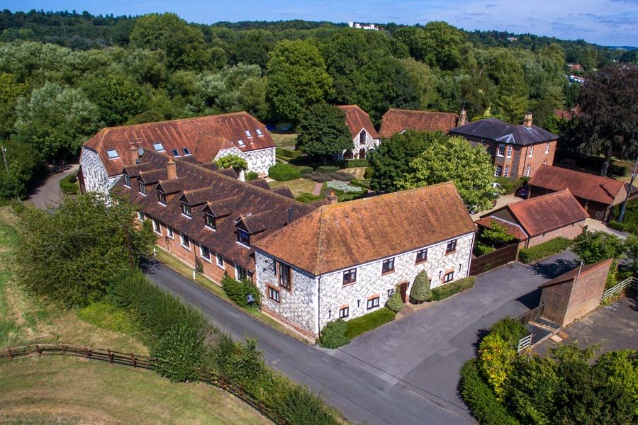 3 bed property for sale in Frogmill Court, Hurley SL6, £1,000,000