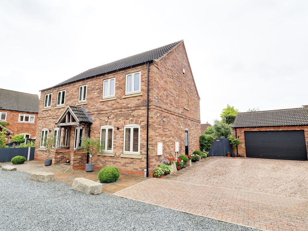 4 bed detached house for sale in High Street, Belton DN9, £399,950