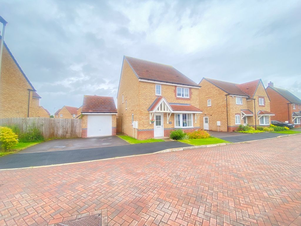 4 bed detached house for sale in Poplar Street, Shifnal TF11, £350,000