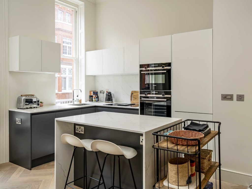 2 bed flat for sale in Draycott Place, London SW3, £2,100,000