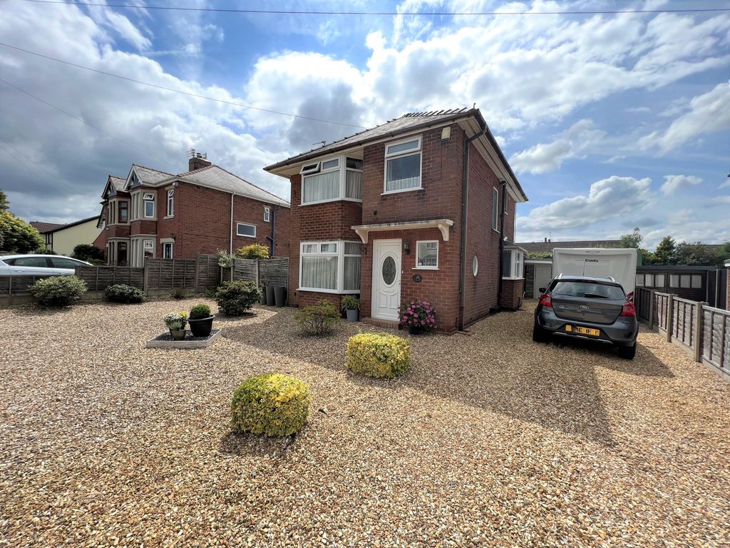 3 bed detached house for sale in Cantsfield Avenue, Preston PR2, £285,000