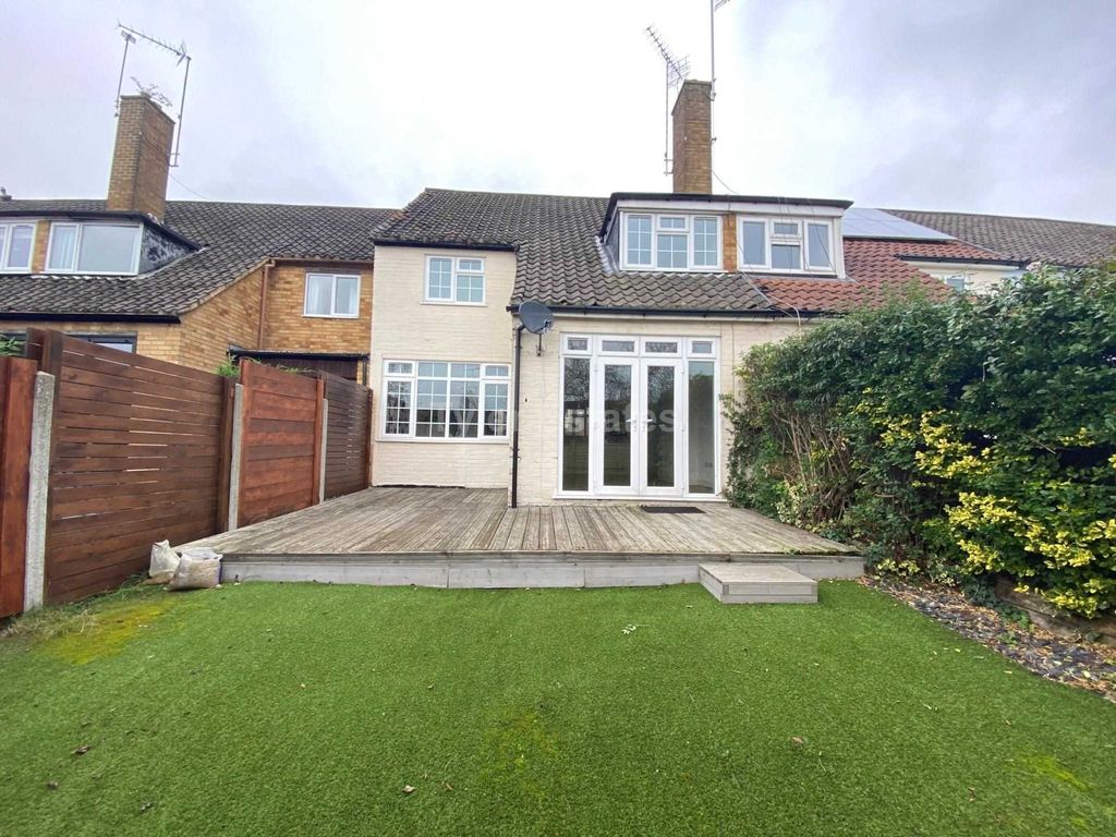 3 bed terraced house for sale in Salesbury Drive, Billericay CM11, £365,000