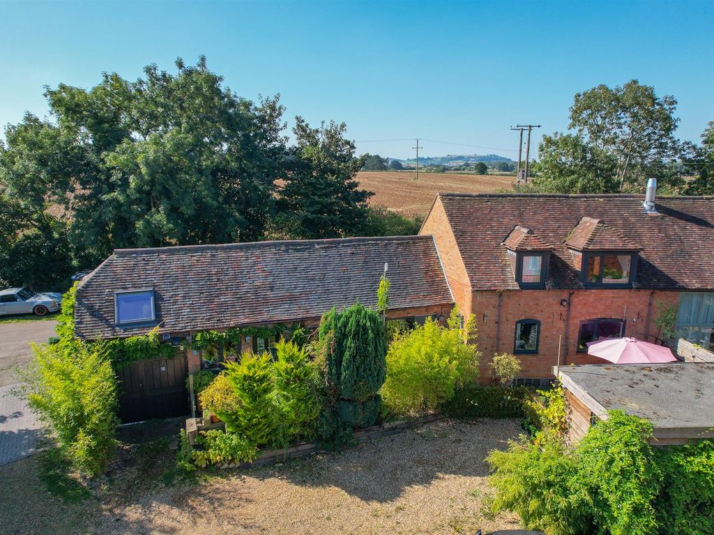 3 bed barn conversion for sale in Wimpstone, Stratford-Upon-Avon CV37, £500,000