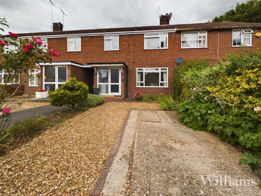3 bed terraced house for sale in Eastfield Road, Aylesbury HP20, £385,000