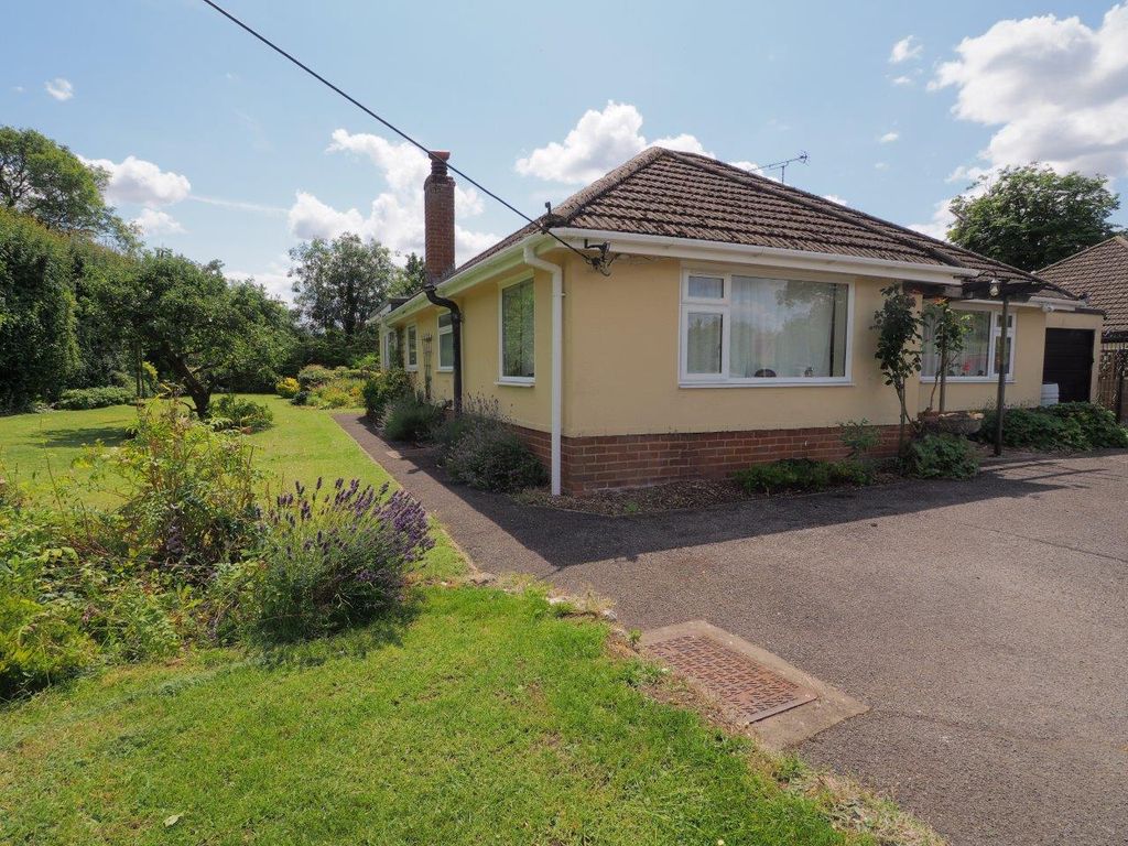 3 bed bungalow for sale in Bulford Road, Shipton Bellinger, Tidworth SP9, £425,000