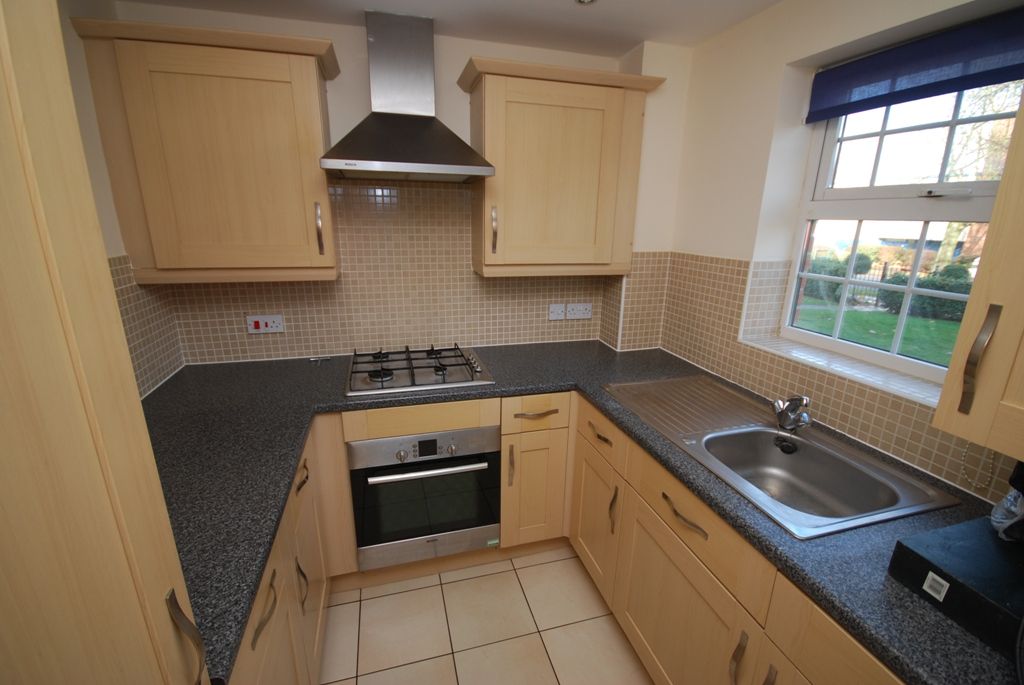 2 bed flat to rent in Bridge Court, Bridge Road East, Welwyn Garden City AL7, £1,300 pcm