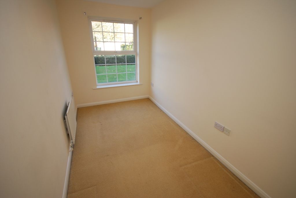 2 bed flat to rent in Bridge Court, Bridge Road East, Welwyn Garden City AL7, £1,300 pcm