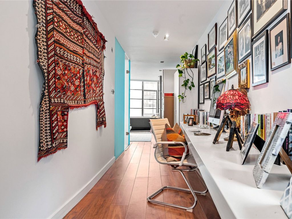 1 bed flat for sale in Hoxton Square, London N1, £750,000