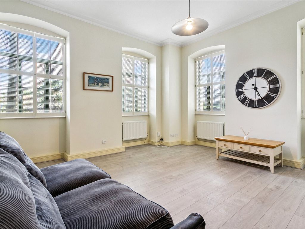 1 bed flat for sale in Somerville Avenue, Barnes SW13, £450,000