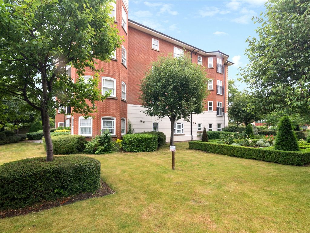 1 bed flat for sale in Trinity Church Road, Barnes SW13, £500,000