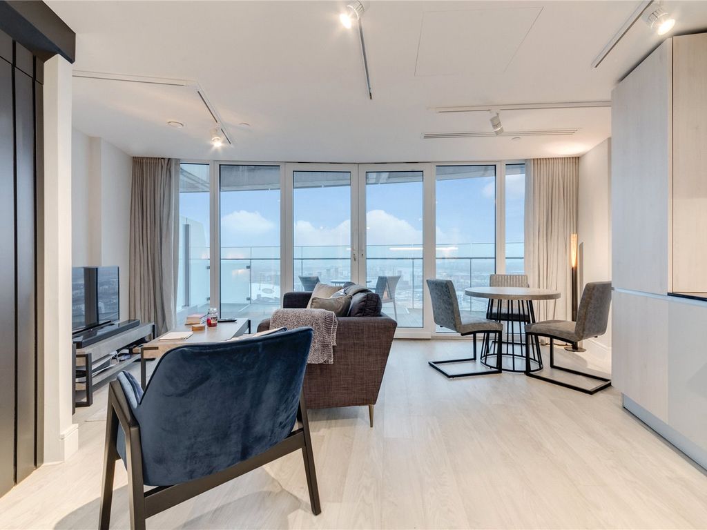 1 bed flat for sale in Arena Tower, 25 Crossharbour Plaza E14, £800,000