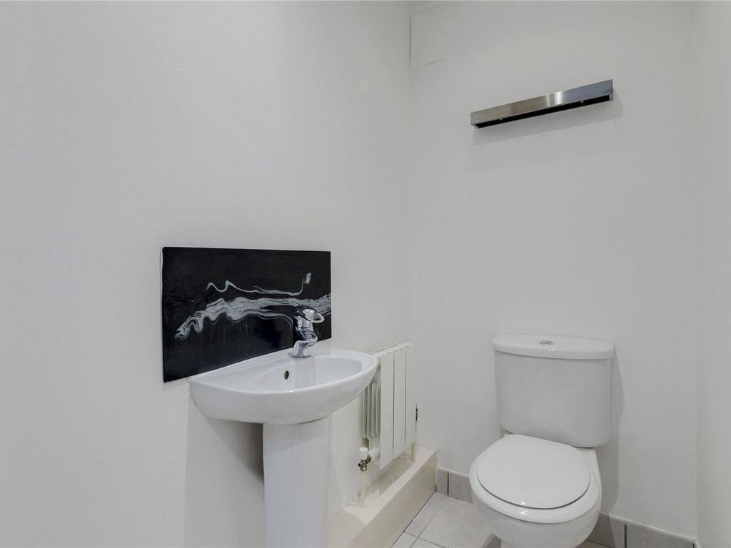 1 bed flat for sale in Millharbour, Millwall E14, £350,000