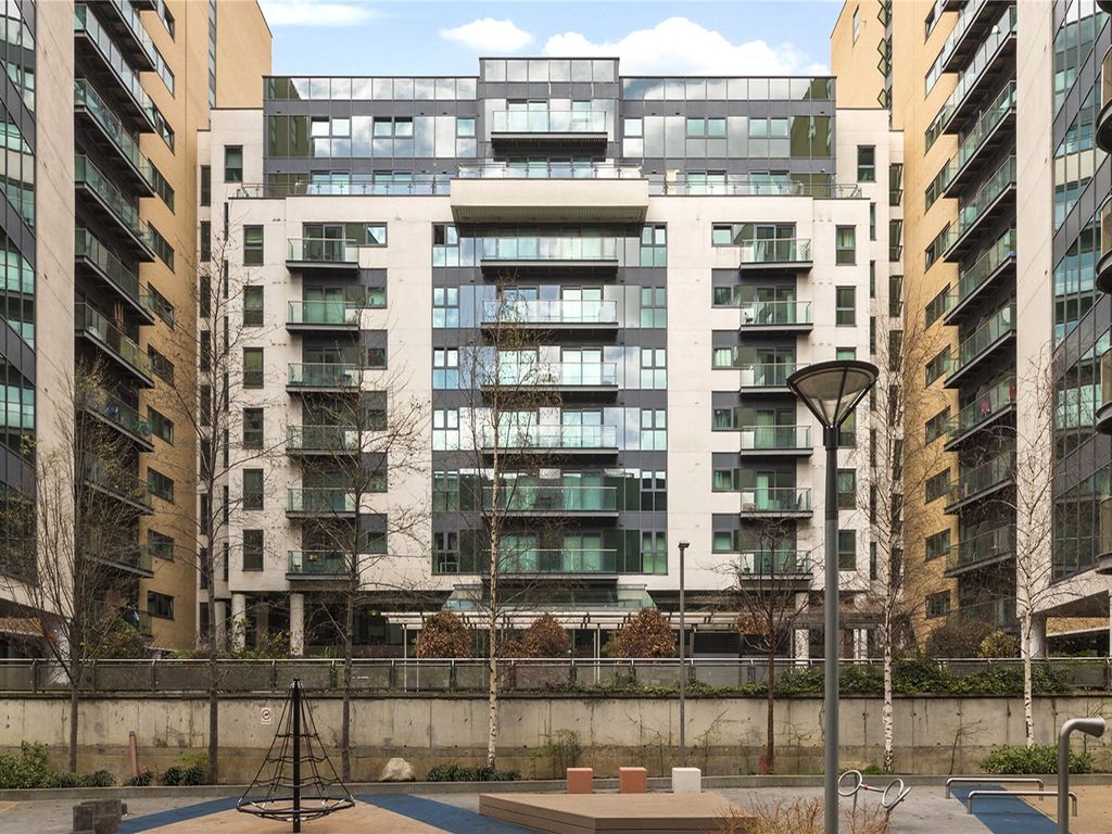 1 bed flat for sale in Millharbour, Millwall E14, £350,000