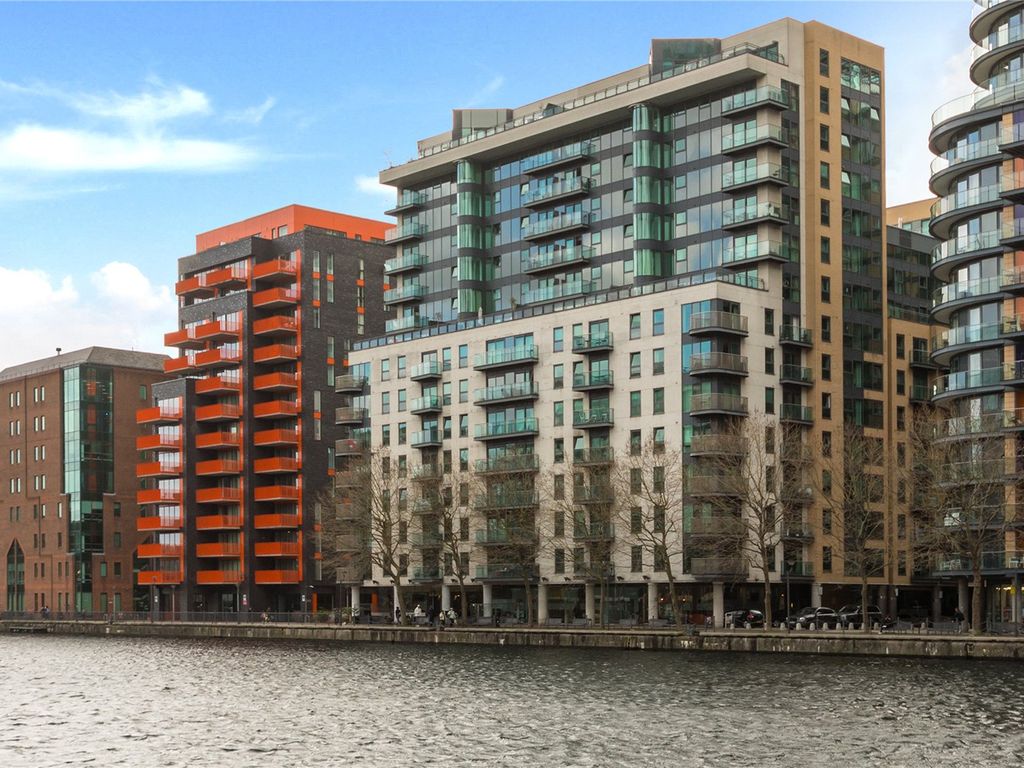 1 bed flat for sale in Millharbour, Millwall E14, £350,000