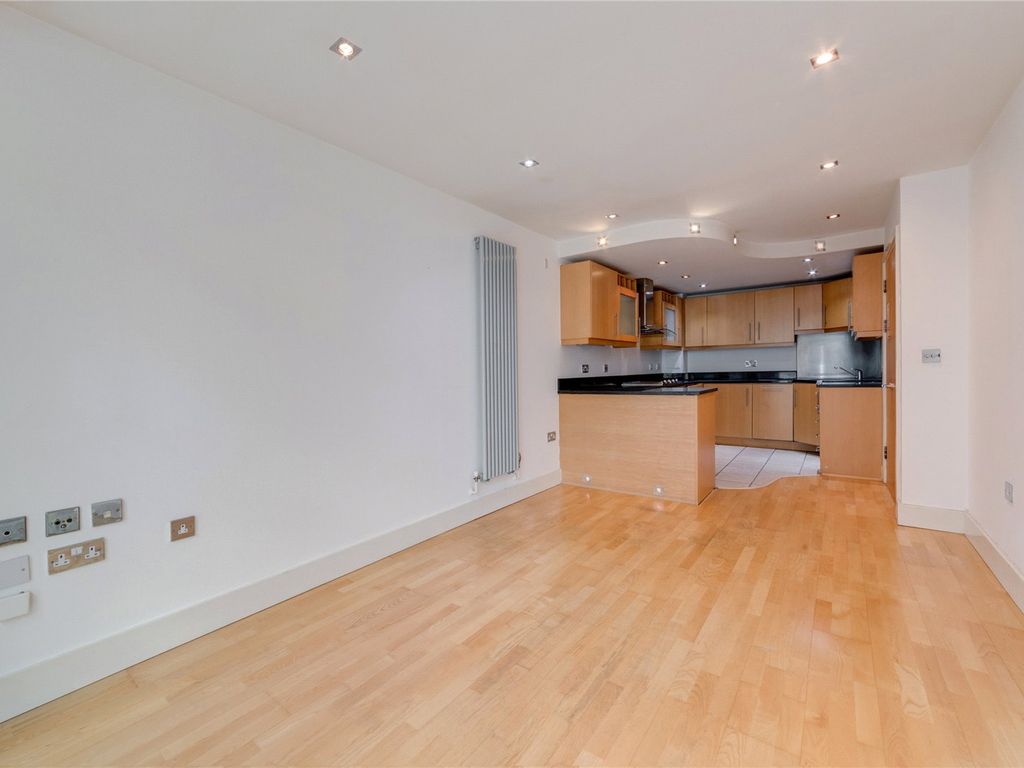 1 bed flat for sale in Millharbour, Millwall E14, £350,000