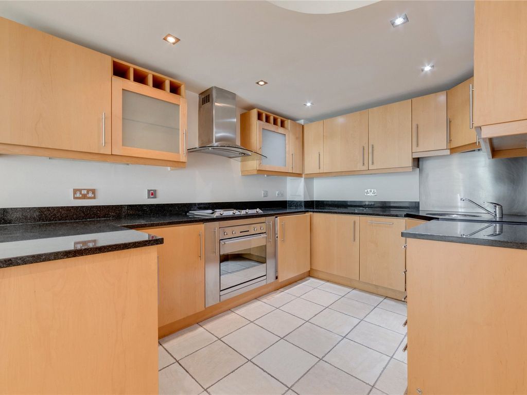 1 bed flat for sale in Millharbour, Millwall E14, £350,000